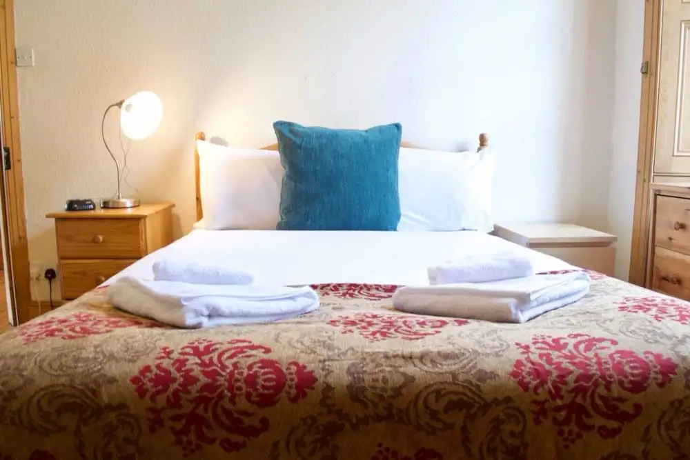 2 Bedroom Flat Near The Kings Theatre