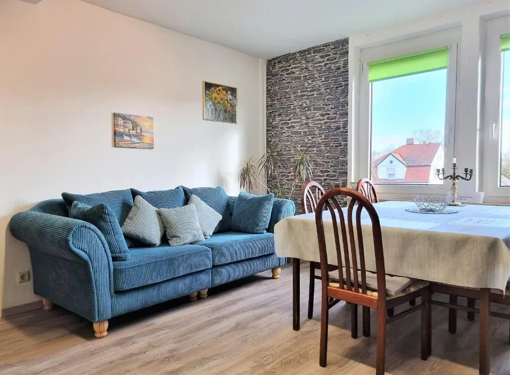 Apartment Bayreuth, 4 Zimmer Ferienwohnung im Haus mit Kunst, WLAN, Küche, Parkplatz