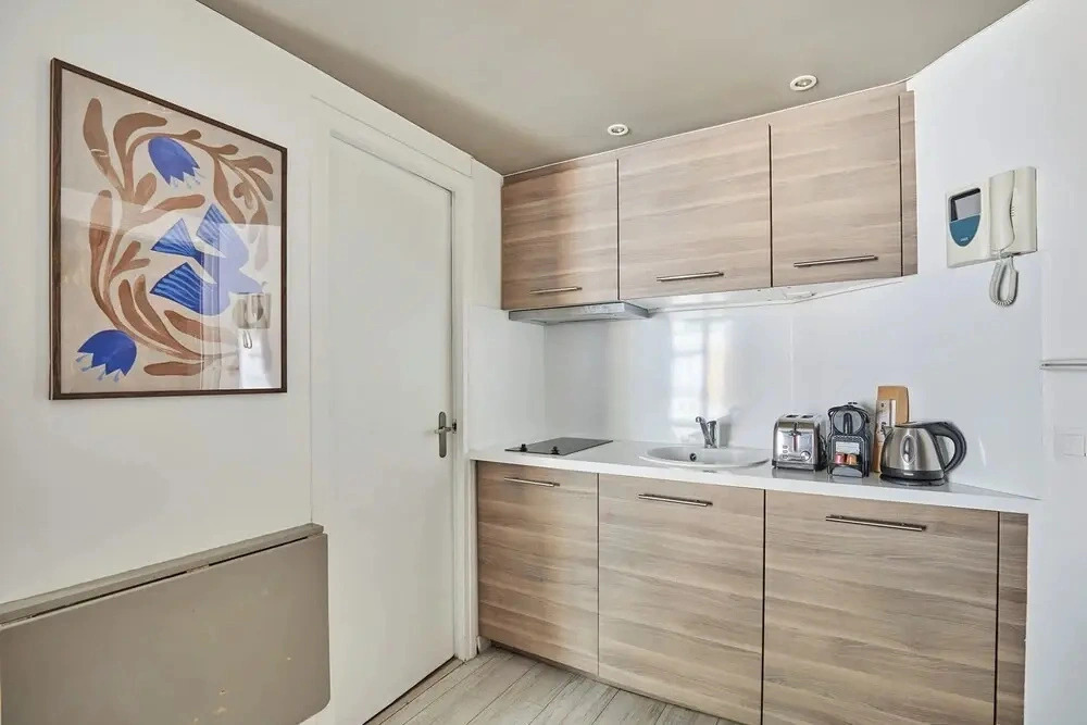 Modern Studio Montaigne Champs Elysees