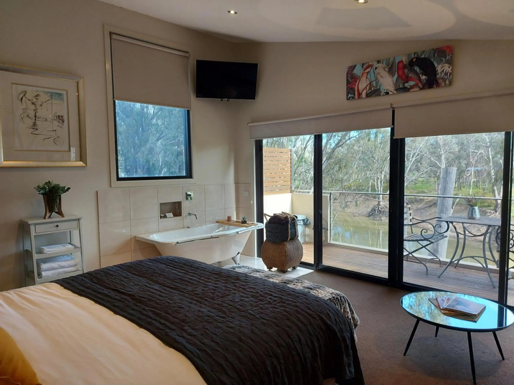 Adelphi Apartment 6 Riverview 2 BDRM, 1BDRM or 6A King Studio Riverview both with balconies