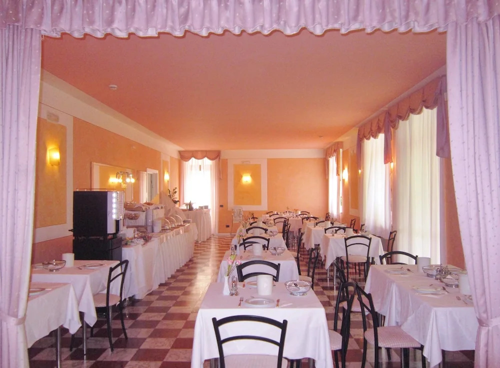 Hotel Diana