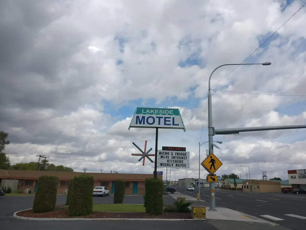 Lakeside Motel
