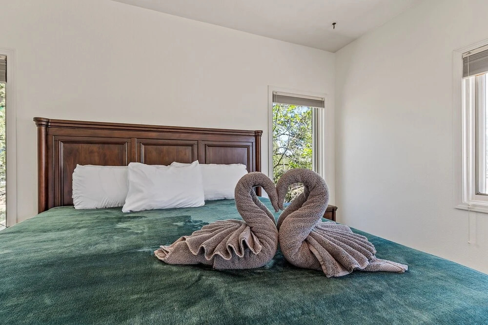 Sinagua Heights Flagstaff 4 Bedroom Home by RedAwning