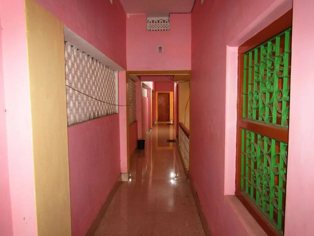 Goroomgo Maa Ugratara Lodge Puri
