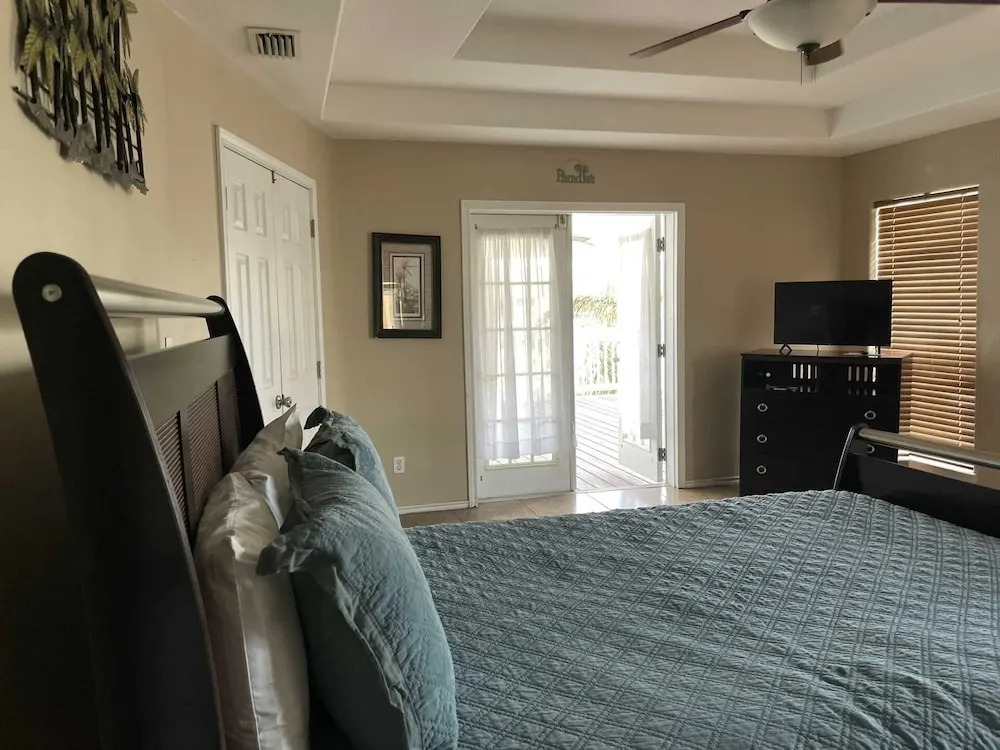 126 E Pike 4 Bedroom Home by RedAwning