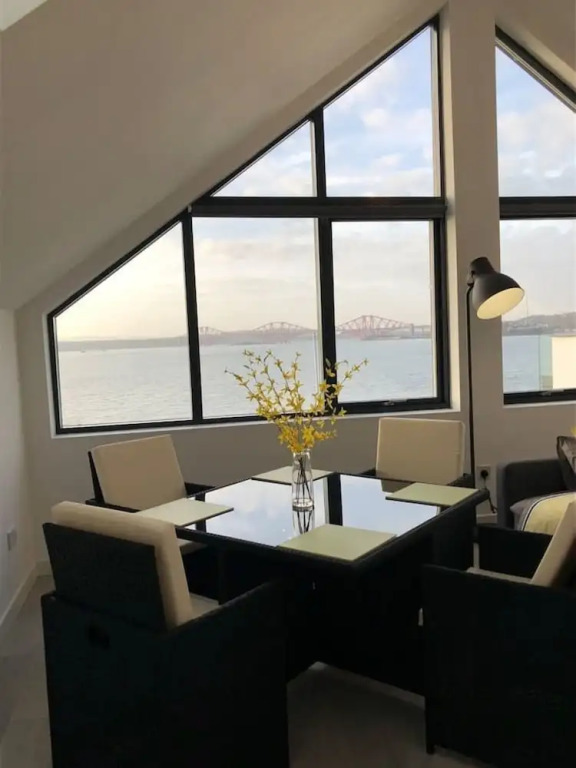 The Wee Glasshouse - Stunning Views of Dalgety Bay