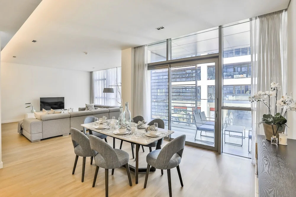 Driven Holiday Homes - City Walk 11A