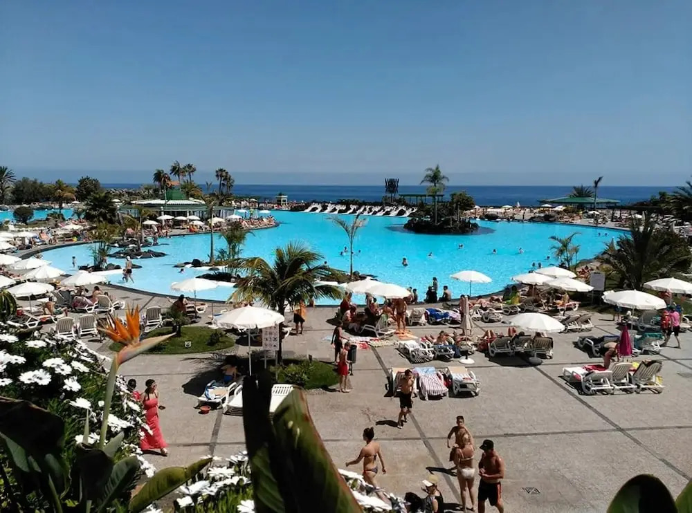 Stunning 3 Bedroom Apartment in Radazul With Ocean Views
