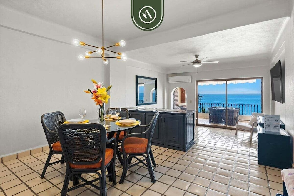 Beachfront Mexican Styled 3 BR Condo in Downtown