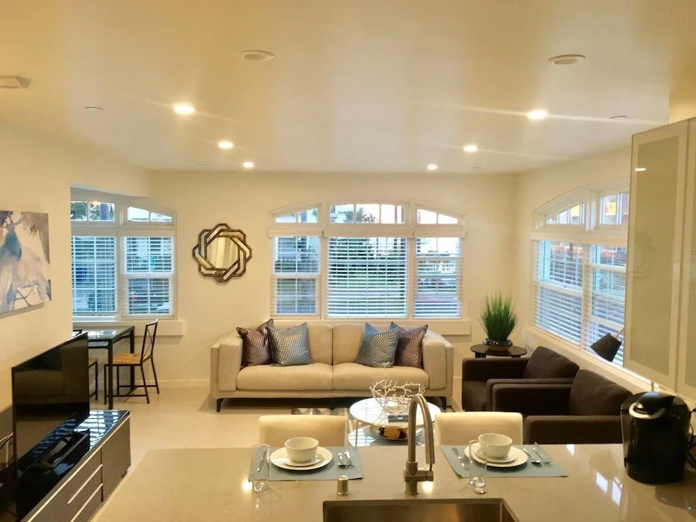 151 West Kalmia Street Executive 2BR