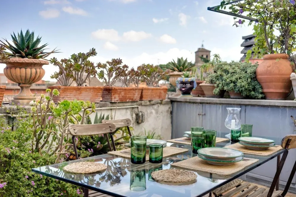 Luxury Art Apt With Terrace in Trastevere, Serviced by Hostmaker