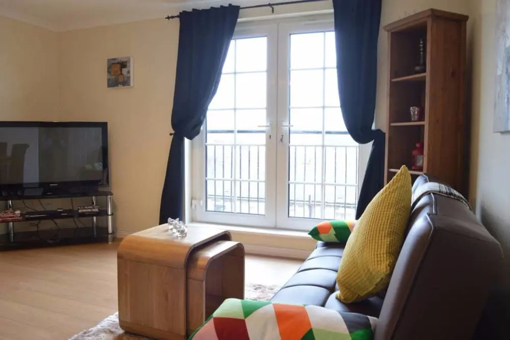 2 Bedroom Apartment off Leith Walk Sleeps 5