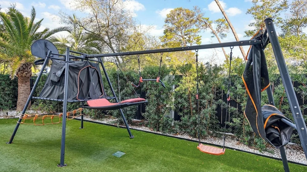 3 Blocks to Beach Sleeps 19 Pool, Spa & Golf Cart in Gulf Place