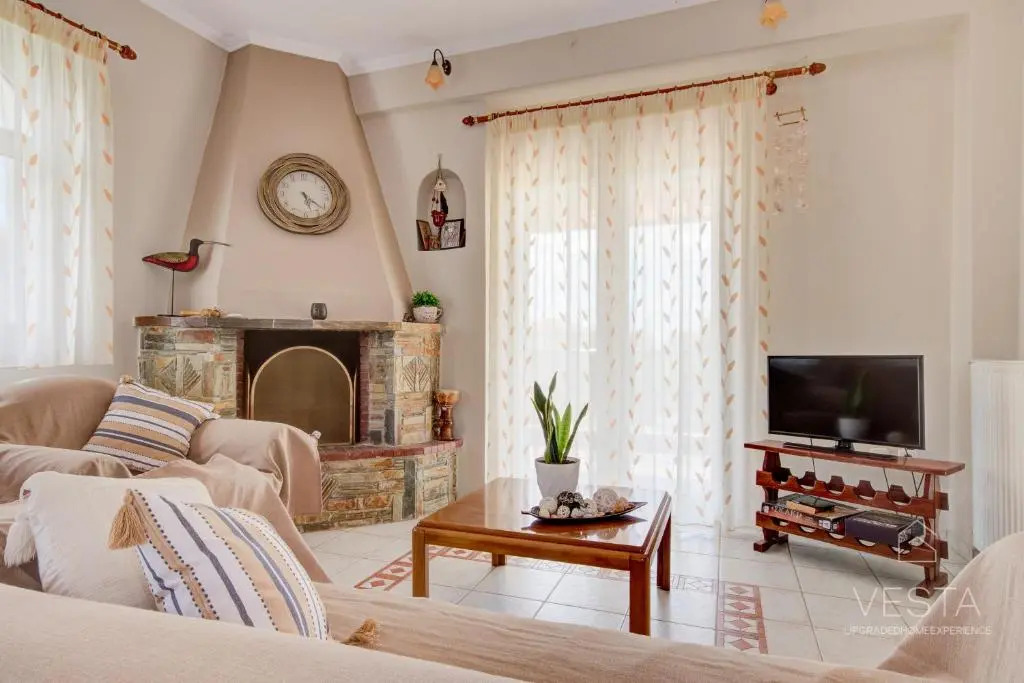 Private 6-bdrm Villa with garden 150m to beach