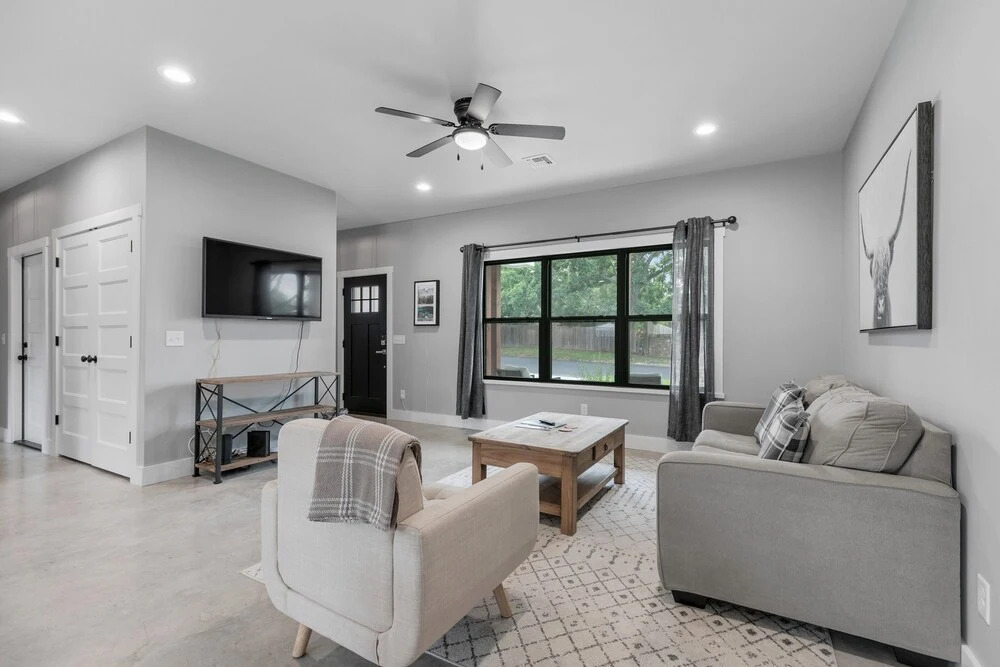 New! Luxury Home 3blck From Main St W/firepit