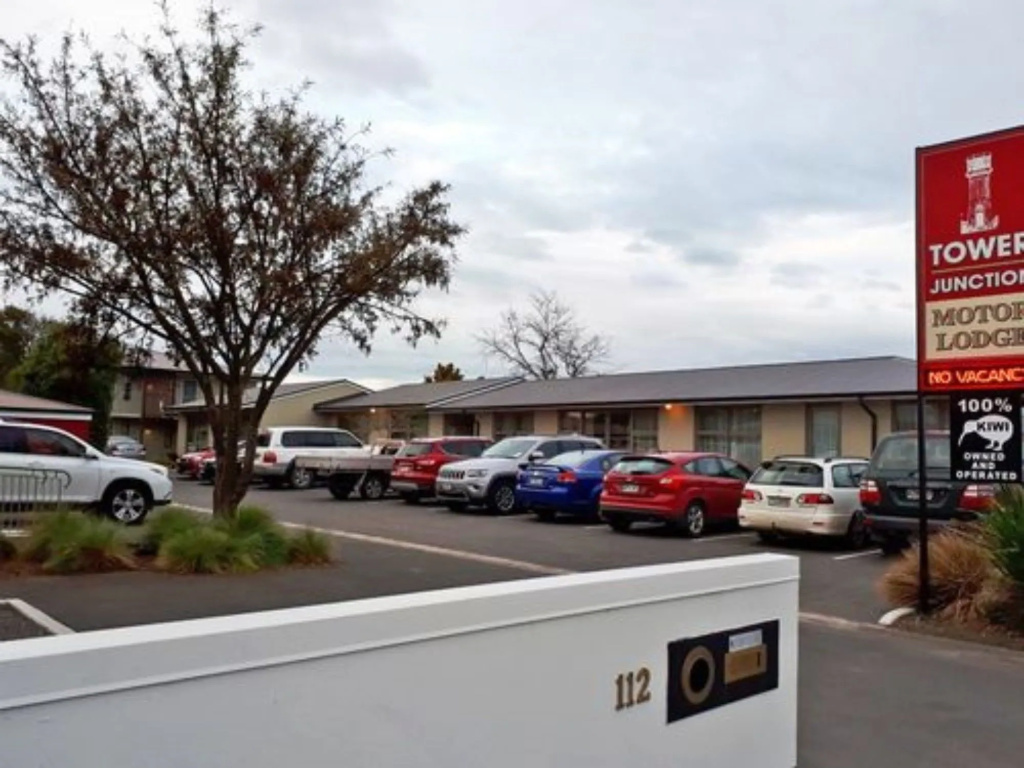 TOWER JUNCTION MOTOR LODGE- Motel with Airport and Railway Station Transport Service