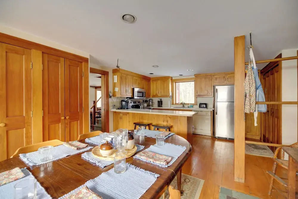 Chester Farmhouse on 100 Acres, 15 Min to Okemo!