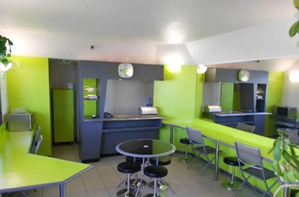 Lemon Hotel