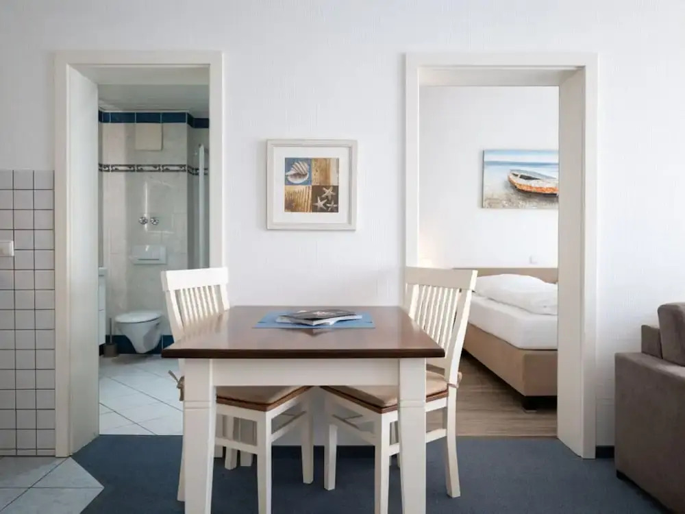 Hoppe 2 Modern Retreat