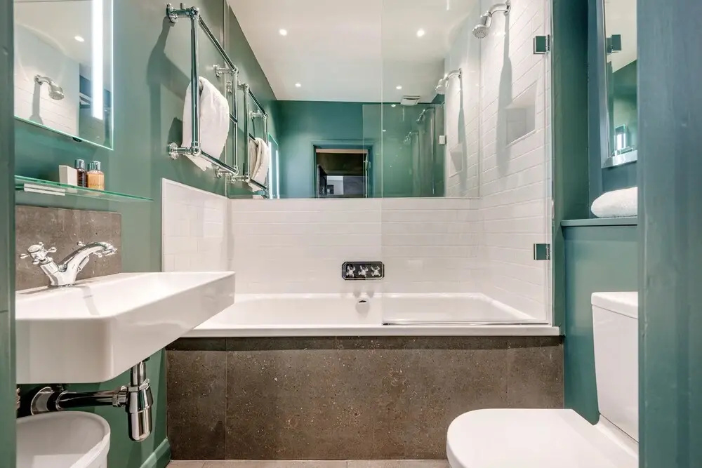 Chic Chelsea Home near South Kensington by UnderTheDoormat