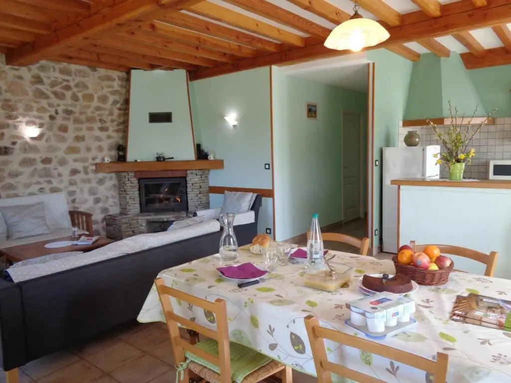Gîte convivial avec jardin, cheminée et animaux acceptés près de Roanne - FR-1-496-93