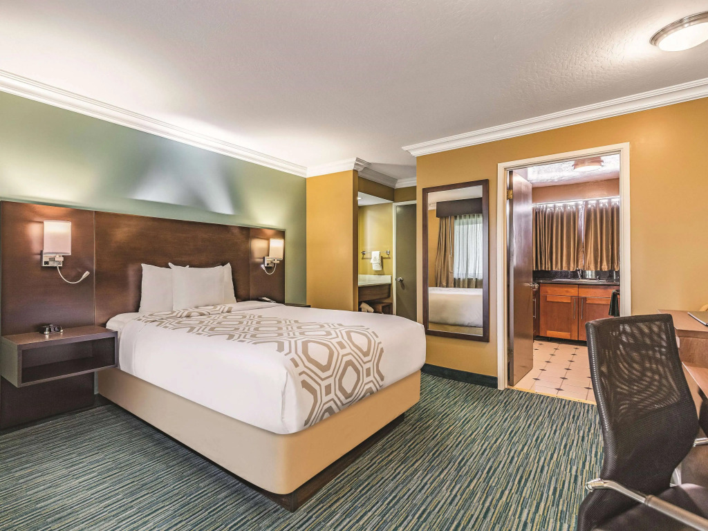 La Quinta Wyndham SFO Airport West Millbrae-Presidents Award Winner-FREE ARPRT SHTL