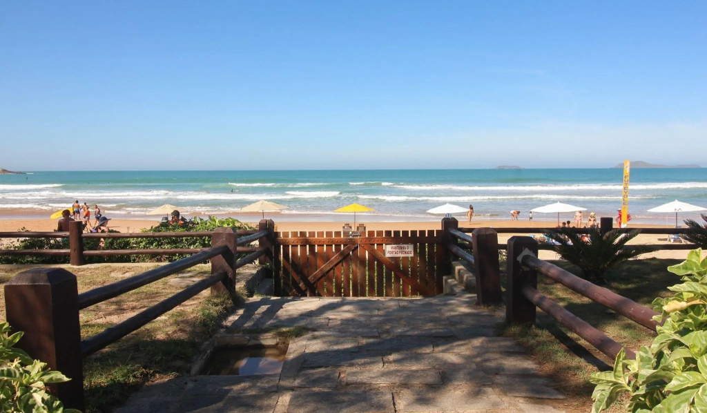 Casa em Condomínio Privado na Beira da Praia por Luxury Rentals