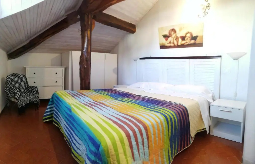 DELIZIOSO ATTICO CON AMPIO TERRAZZO e GARAGE A DUE PASSI DAL MARE e DALLE CINQUETERRE LT-0485