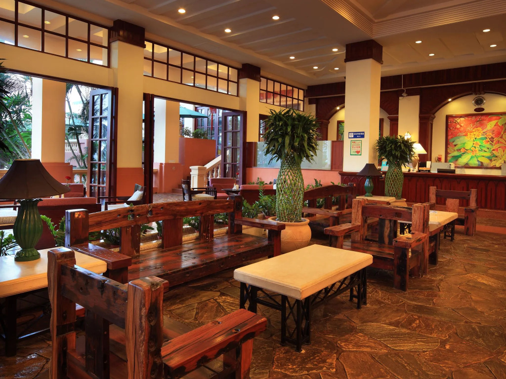 Отель Golden Phoenix Sea View