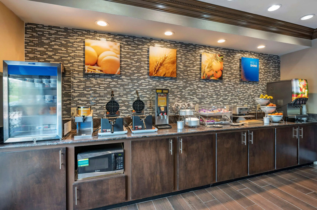 Comfort Inn & Suites Cincinnati Uptown Clifton