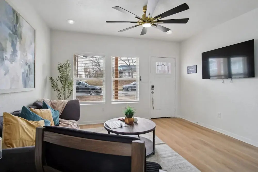 Minutes to Downtown Spacious 4BR 3BA Historic Gem