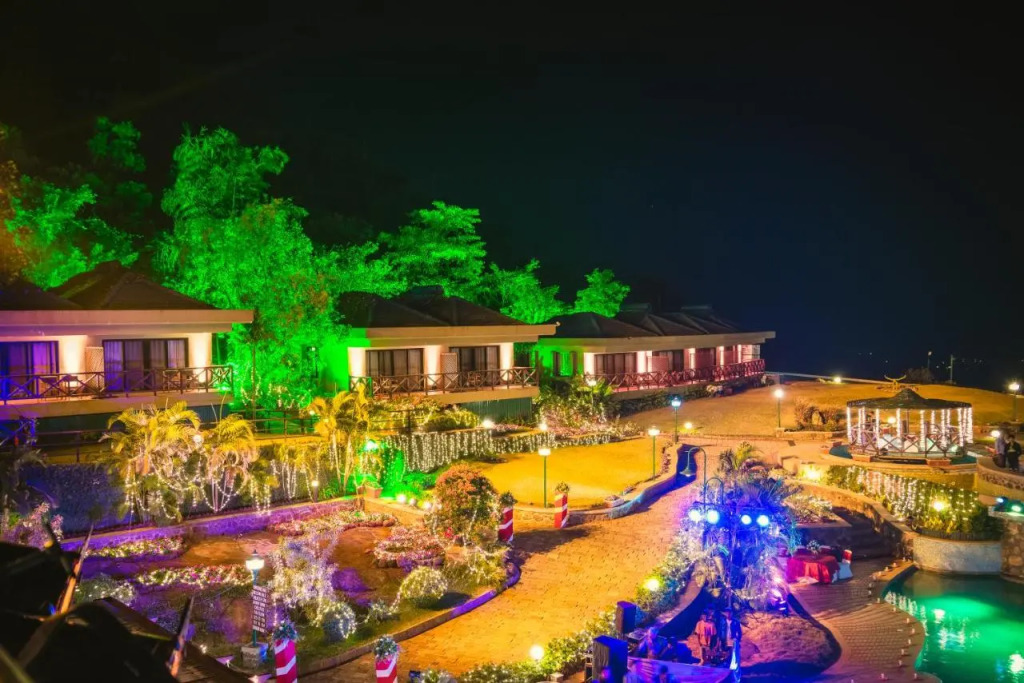 Upper Deck Resort - Highest Peak, Lonavala