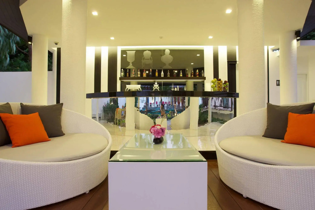 Long Beach Luxury Villas