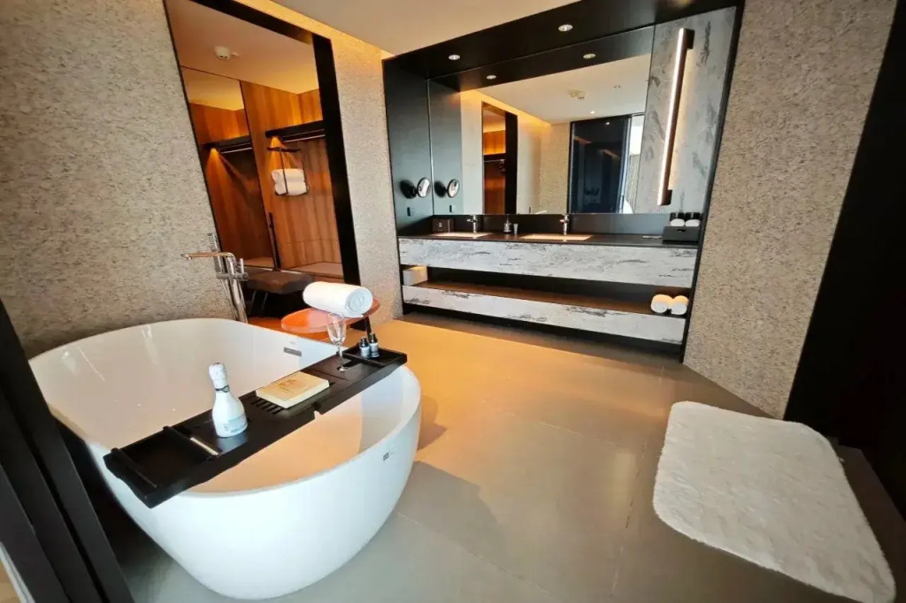 Intercity Hotel Futian Bin He Zhongzhou Bay