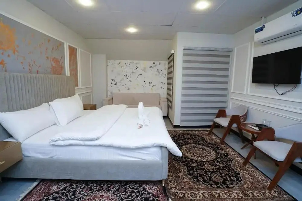 Luxvill Hotel