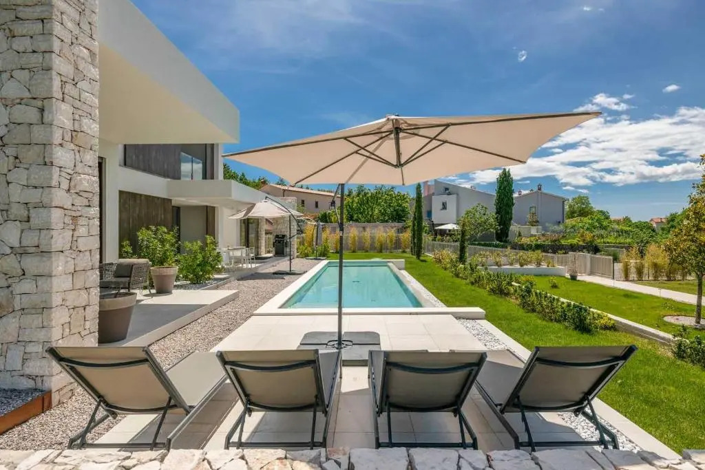 Villa Adoral