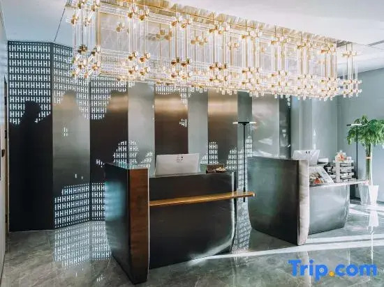 H Crystal Hotel (Gaoping Sanguan Center Yandi Park)