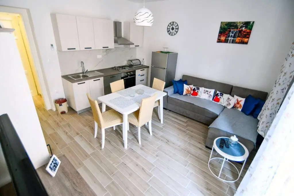 3-bedroom lovely Apartman Mladina