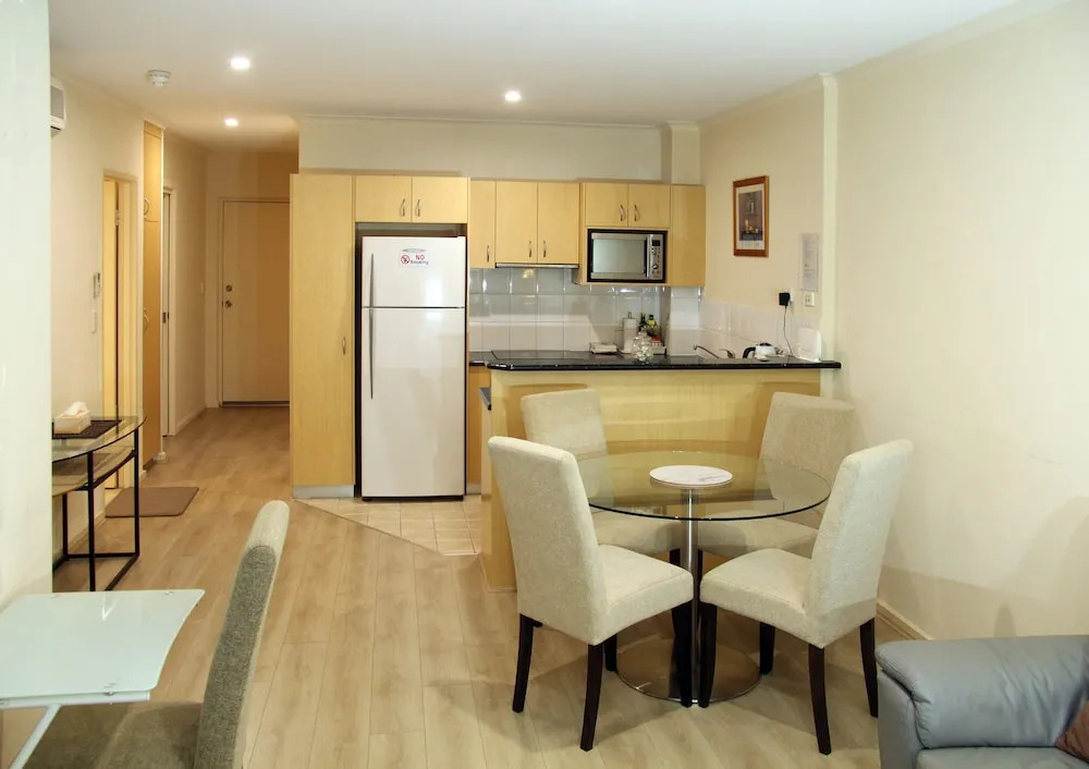 Adelaide Cbd Apartment - 3Br, 2Bath & Carpark
