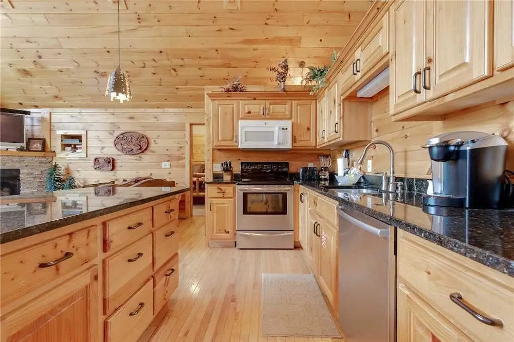 Chimney Top Overlook - Four Bedroom Cabin