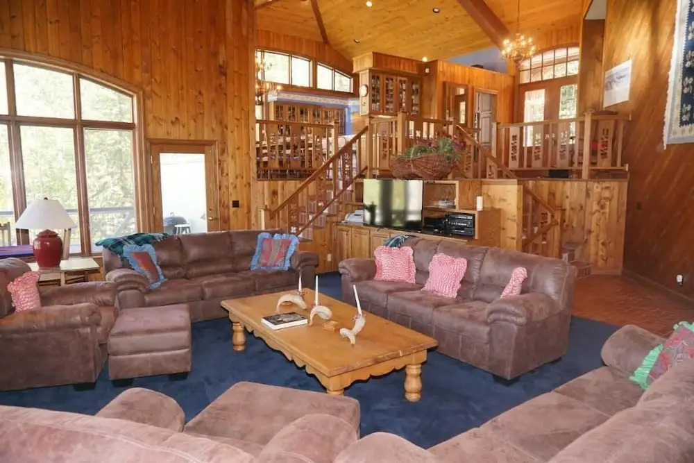 201 Edgewood Ln