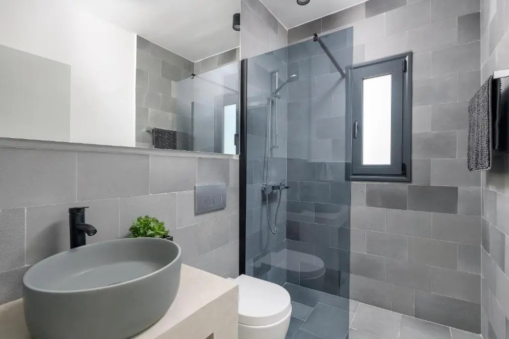 Seawater Villa - Luxury Pool Retreat - 150m Beach