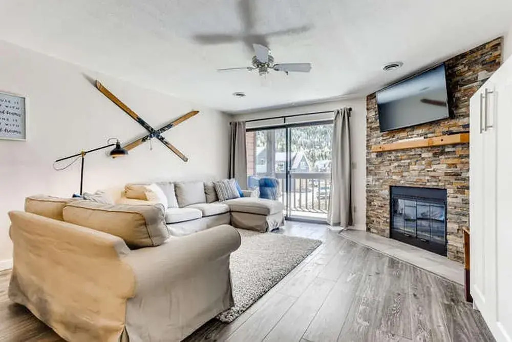 Mountainside J130 by Book by Owner