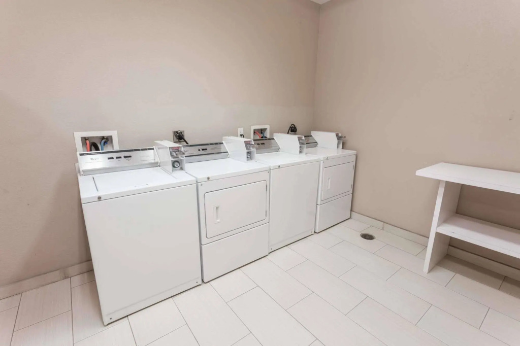 Atria Inn & Suites