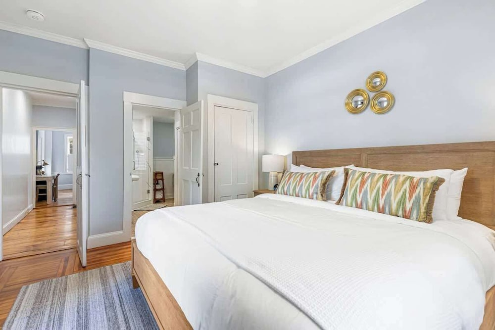 Sea Glass Suite - Luxury in Newport