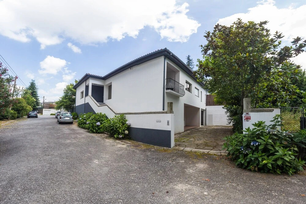 House and People - Quinta Infias