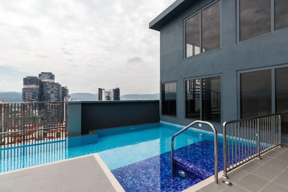 Bright and Comfy Studio 10 Minutes From Klcc