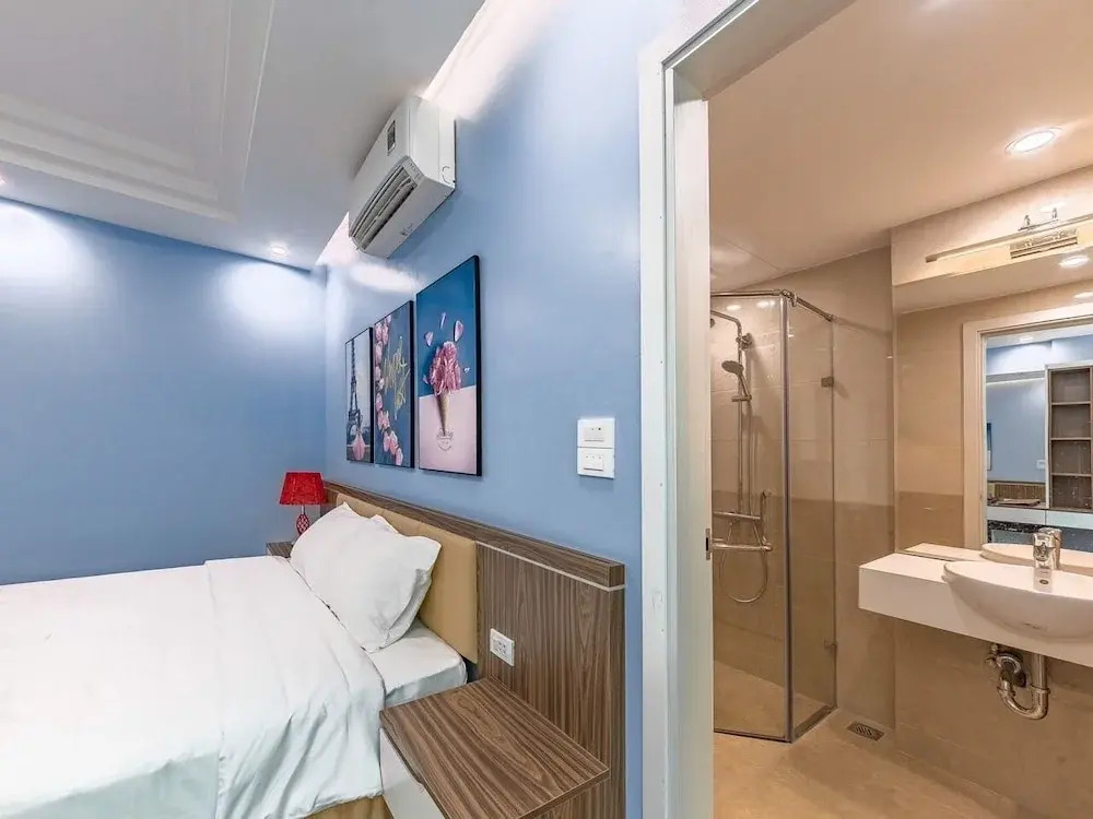EVEREST HOTEL