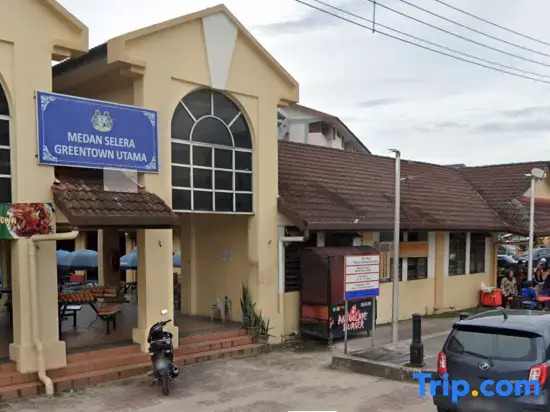 Piccadilly Greentown Premium Suites by IWH Suites