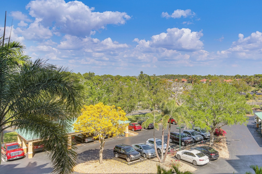 Sunsets & Sails! Waterfront Punta Gorda Condo